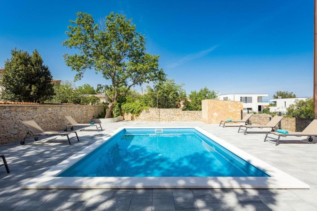 Ližnjan Cesare Apartment, With Swimming Pool And Sea View מראה חיצוני תמונה