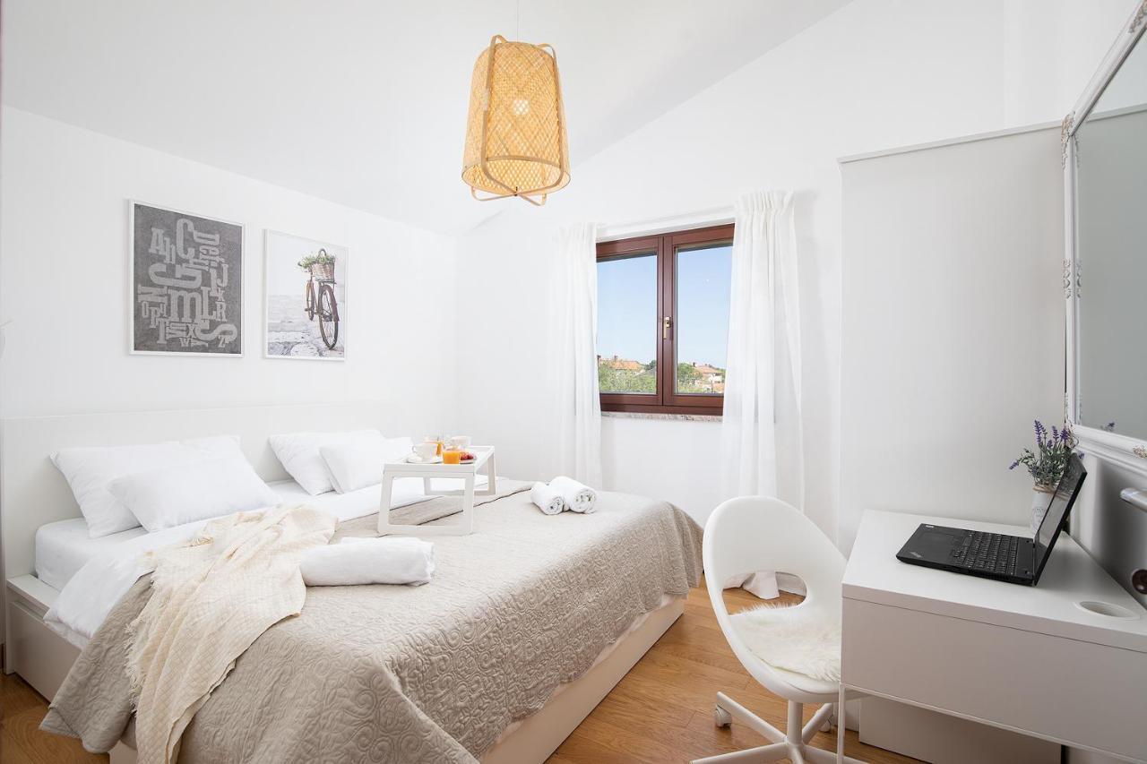Ližnjan Cesare Apartment, With Swimming Pool And Sea View מראה חיצוני תמונה