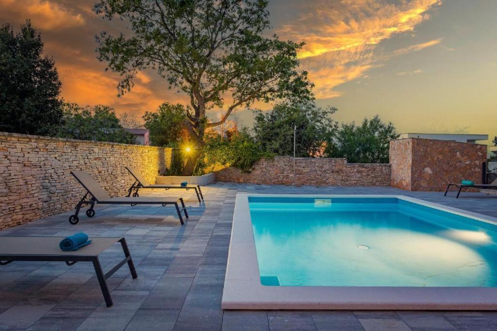 Ližnjan Cesare Apartment, With Swimming Pool And Sea View מראה חיצוני תמונה