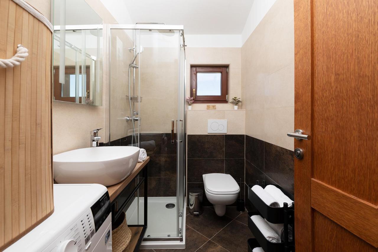 Ližnjan Cesare Apartment, With Swimming Pool And Sea View מראה חיצוני תמונה